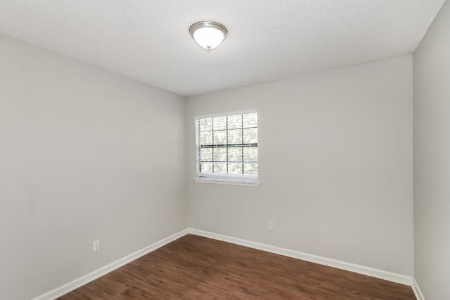 Building Photo - 18711 Droitwich Dr Rental