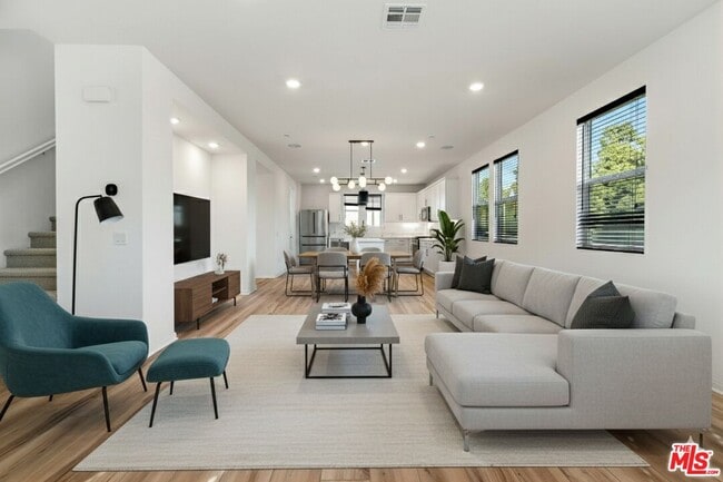 Photo - 725 Daniel Freeman Cir