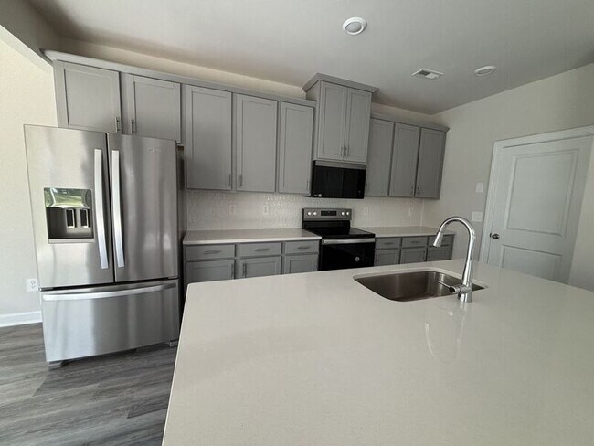 Photo - 1358 31st St NE