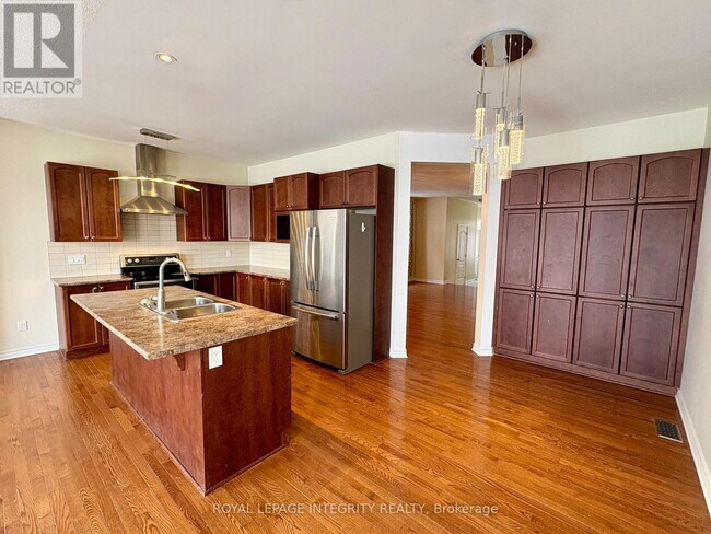 Photo - 154 Highbury Park Dr