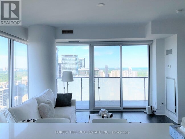 Photo - 1080 Bay St. Unit 4010