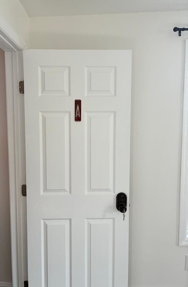 Building Photo - 2827 E 5th Ave