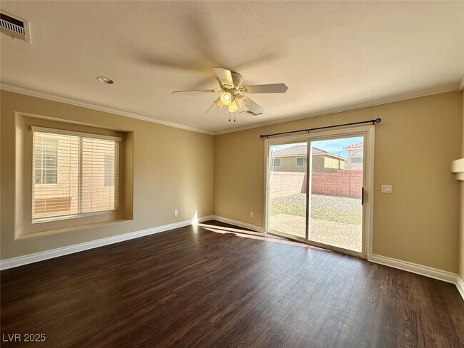 Photo - 7576 Jacaranda Leaf St