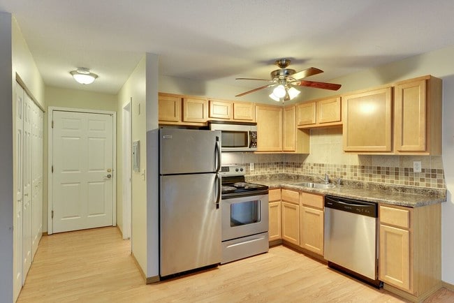 Open Kitchen - Uptown Plaza Apartments