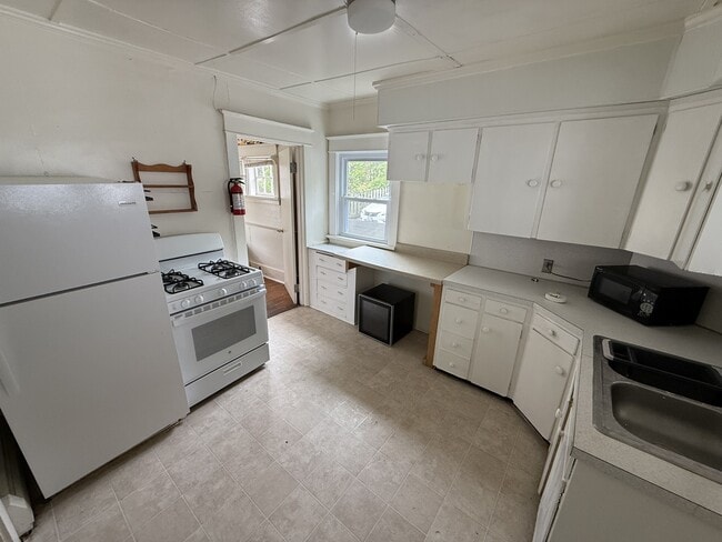 Photo - 202 Miller St