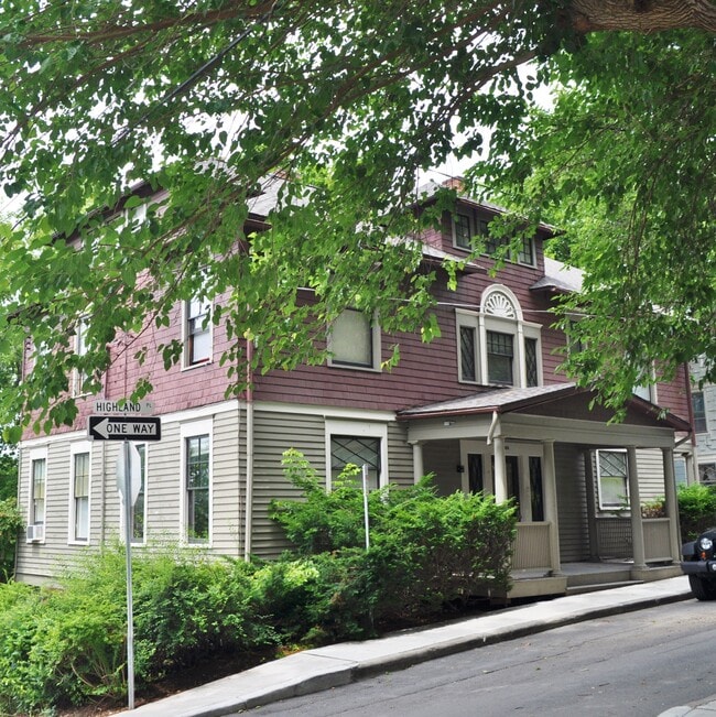 Building Photo - 102 Highland Pl Unit #7