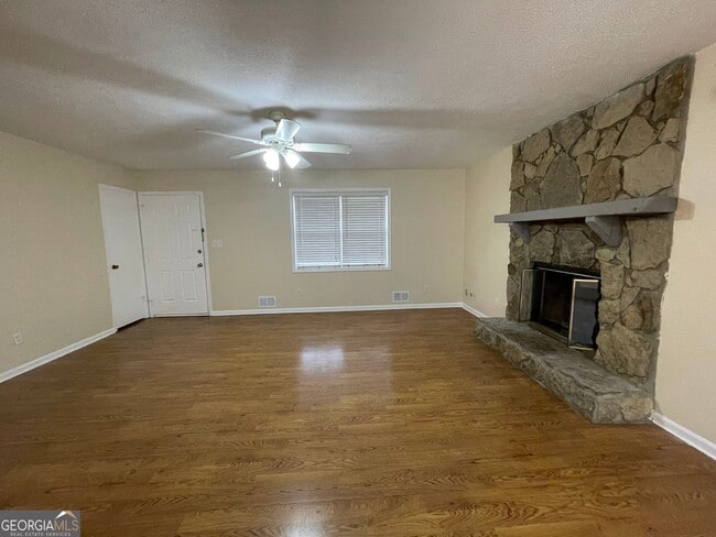 Photo - 2596 Woodland Dr NW