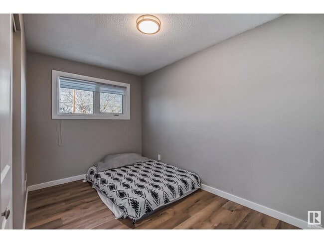 Photo - 6124-6137 137 Ave NW