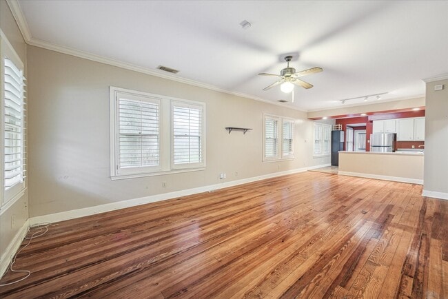 Photo - 321 W 13th St