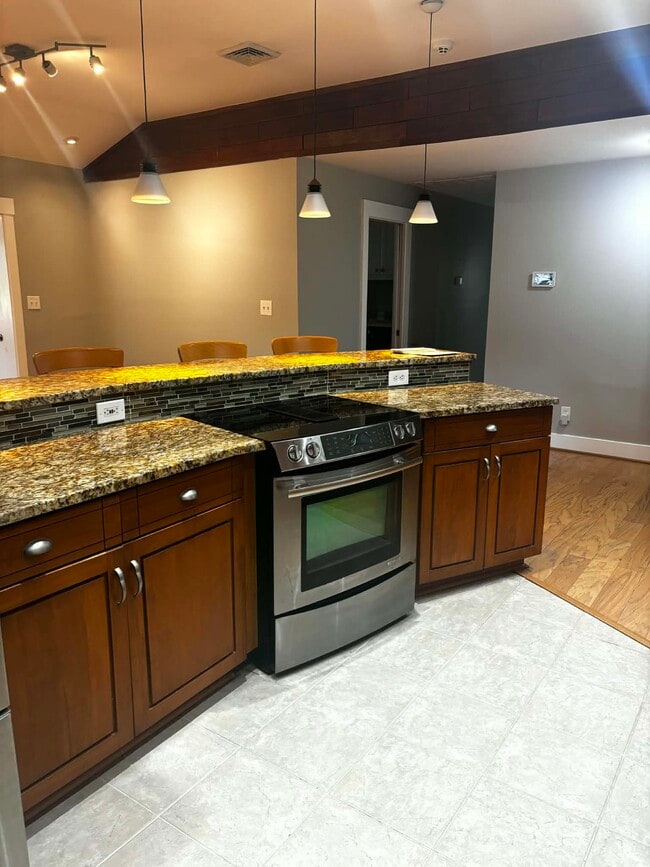 Photo - 339 Thole St