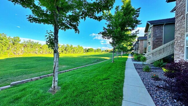 Fantastic Condo 2 Bed 2 Bath with Attached Garage in Littleton.