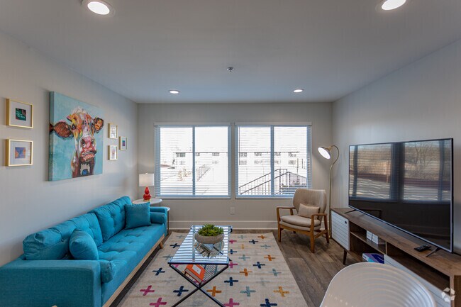 1BR, 1BA - 648SF - The Flats Off Madison