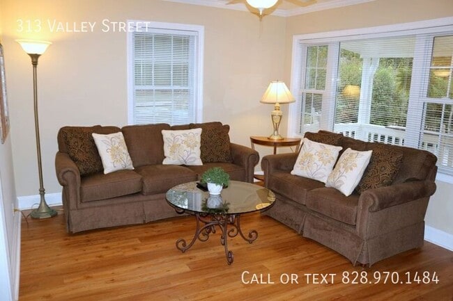 Photo - 313 Valley St