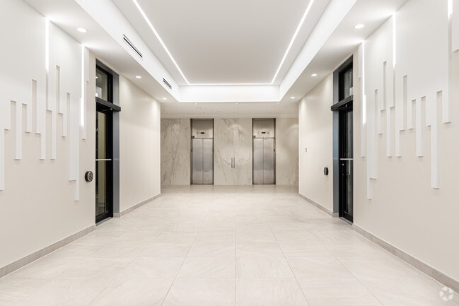 Interior Photo - The Vantage