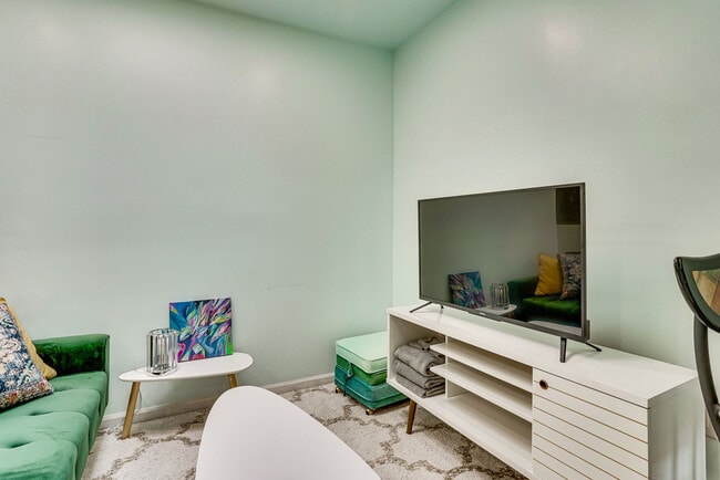 Photo - 49 Monitor St Unit SI ID1609849P