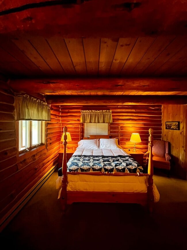 Photo - Fully Furnished Cabin Available - 10 Minut...