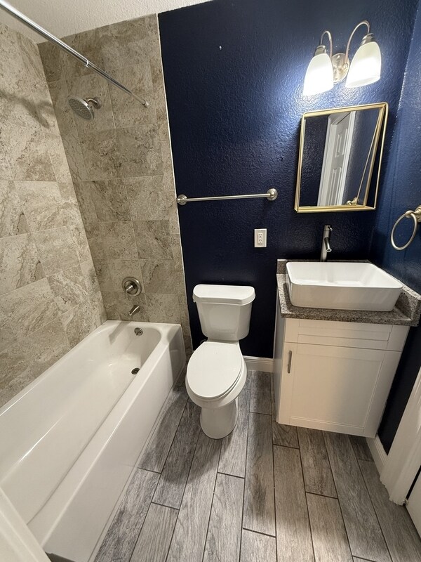 Photo - 4910 W Ingraham St