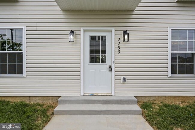 Photo - 2253 Papermill Rd