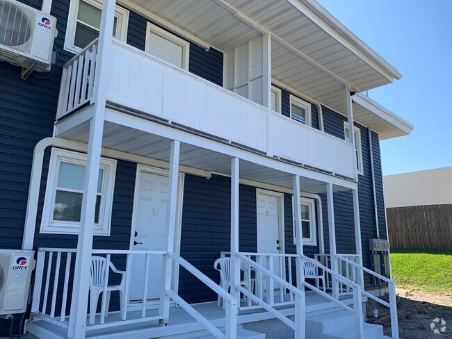 Building Photo - Walk to the Beach! Unfurnished, 2 Bedroom,... Rental