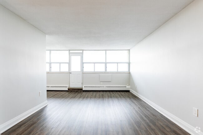 1BR, 1BA - 600SF - Living Room