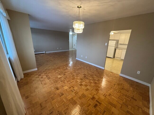 Photo - 1061 Queen's Blvd Unité 803