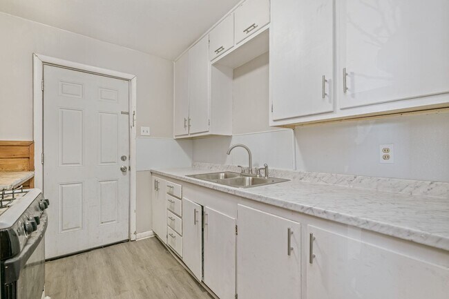 Photo - 2304 SW 8th Ave Unit 2304 SW 8th #2