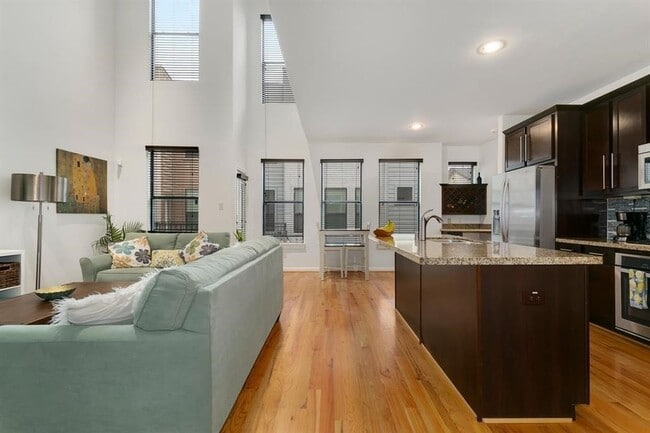 Photo - 1841 Radcliffe St