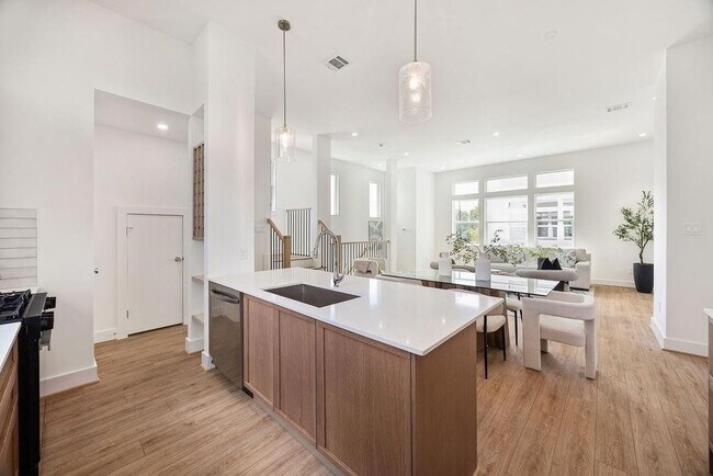 Photo - 1713 Mary St