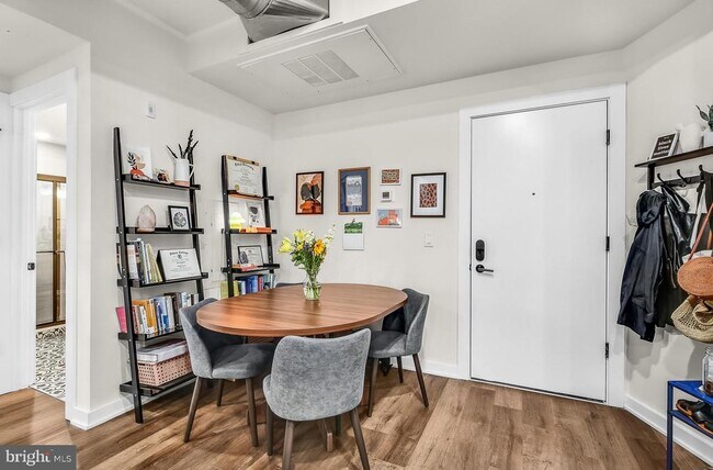 Building Photo - 2401 Frankford Ave Unit 2D Rental