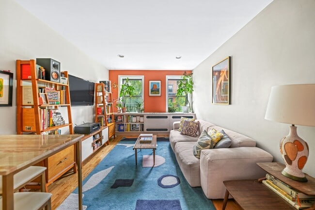 Photo - 507 E 12th St