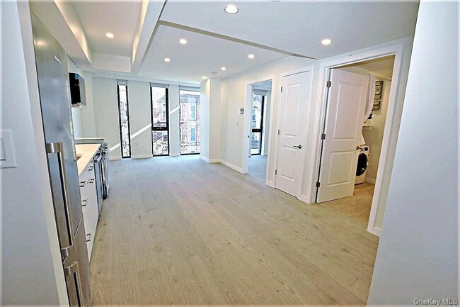 Building Photo - 41-26 44th St Unit 6D