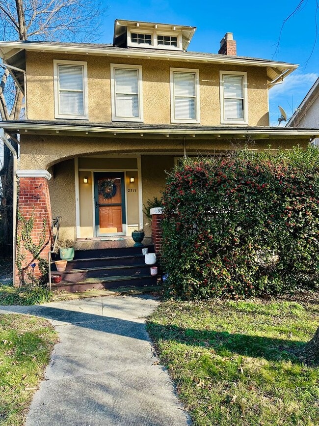 2711 Seminary Ave
