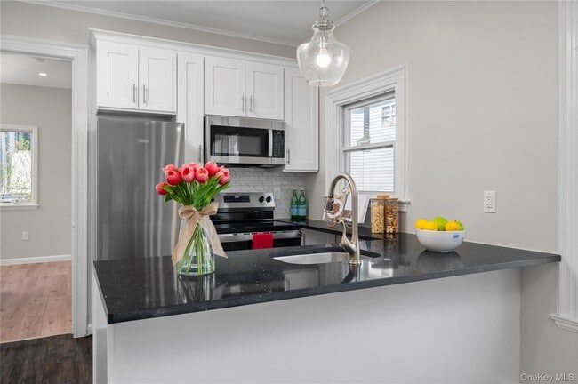 Building Photo - 579 Broadway Unit 1N