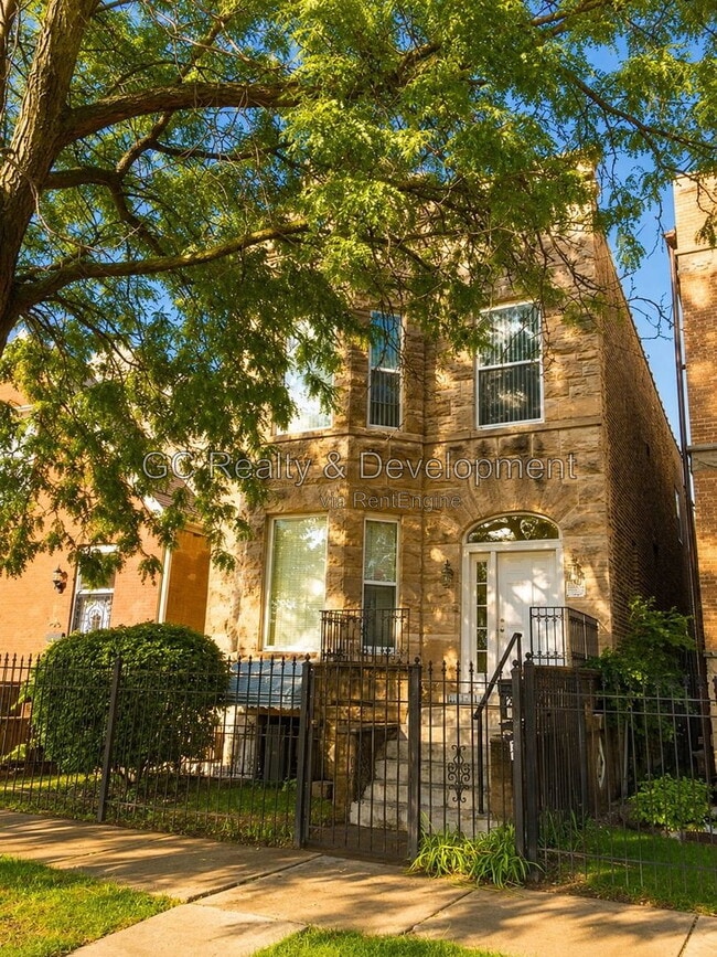 Building Photo - 4422 S St Lawrence Ave Unit B