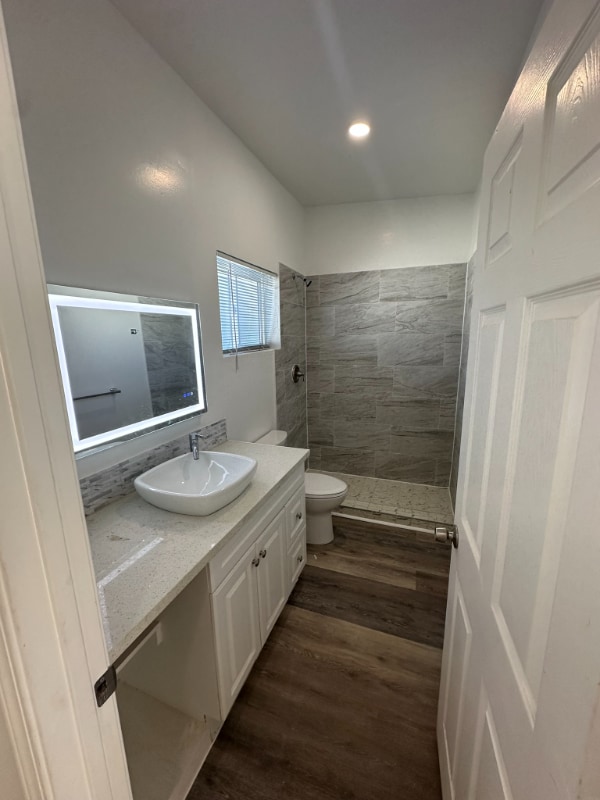 Photo - 201 Eaton Way