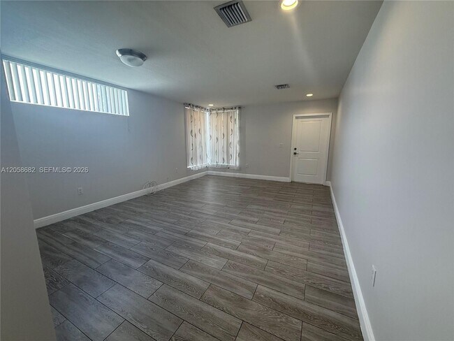 Photo - 16 East Dr