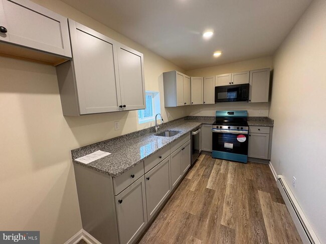 Photo - 786 S Main St