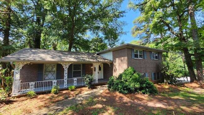 Building Photo - 872 Holly Hedge Rd