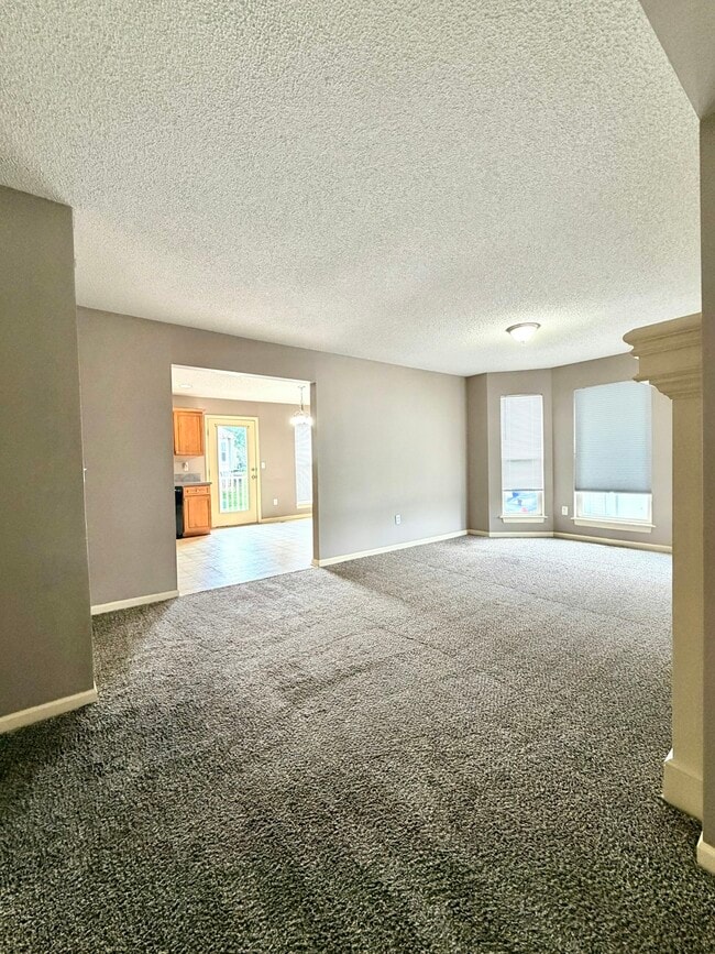 224 N Hedge Ln