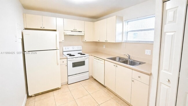 Photo - 4255 N University Dr Unit 308