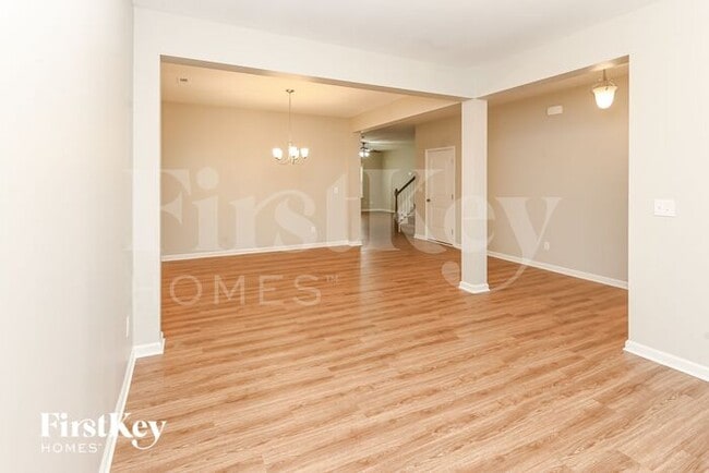 Photo - 4312 Staffordshire Ln