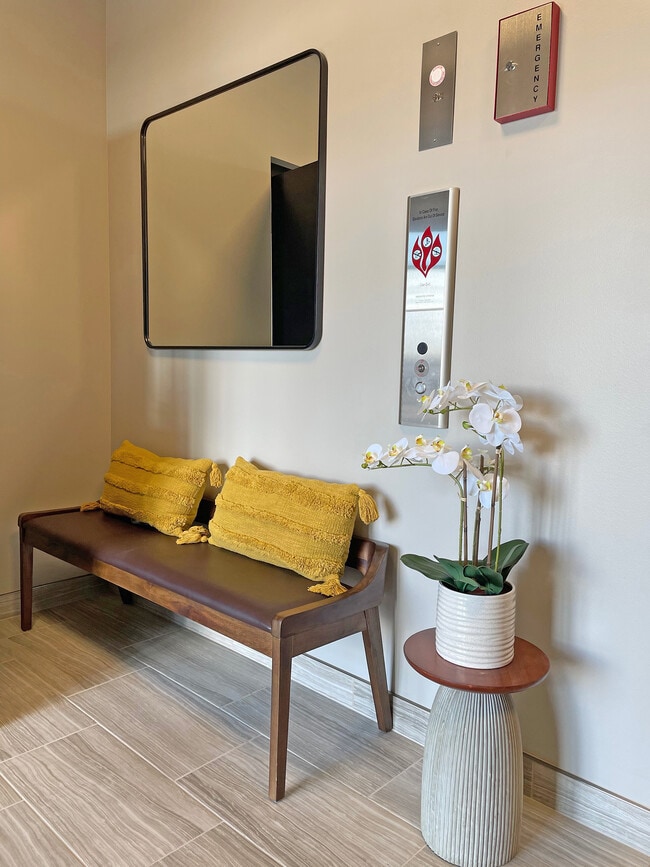 LPF Lobby - Lincoln Park Flats