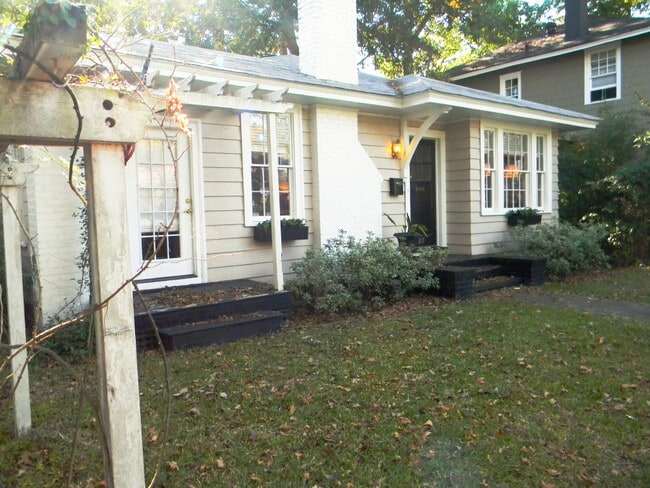 Building Photo - ARDSLEY PARK COTTAGE NEAR MCCAULEY PARK