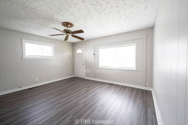 Photo - 3748 N Hawthorne Ln