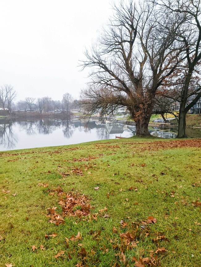 Photo - 2359 Iroquois Trl