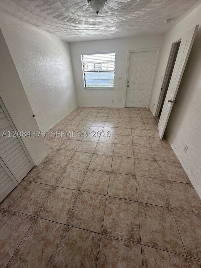 4120 SW 19th St Unit 2