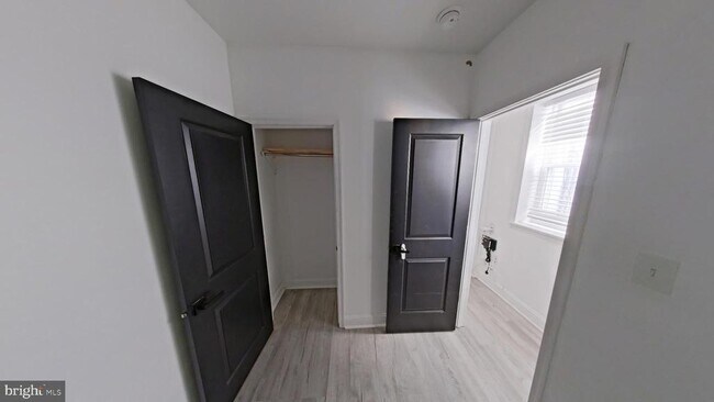 Photo - 3331 N Howard St