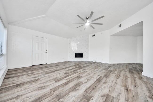 11627 Bowlan Ln
