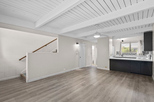 Photo - Renovated Tropic Gardens Town House for rent! Unidad 205