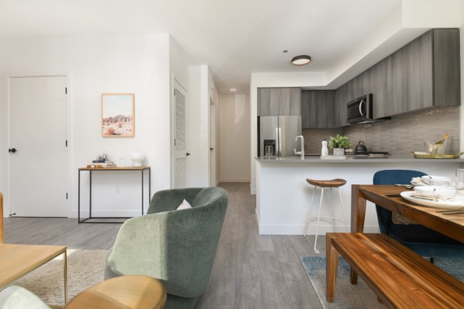 Photo - 834 W Madison St